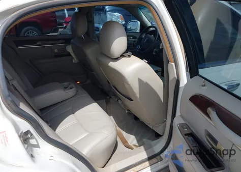 2006 Lincoln Town Car Signature Limited z USA, uszkodzony, nr VIN 1LNHM82VX6Y646747